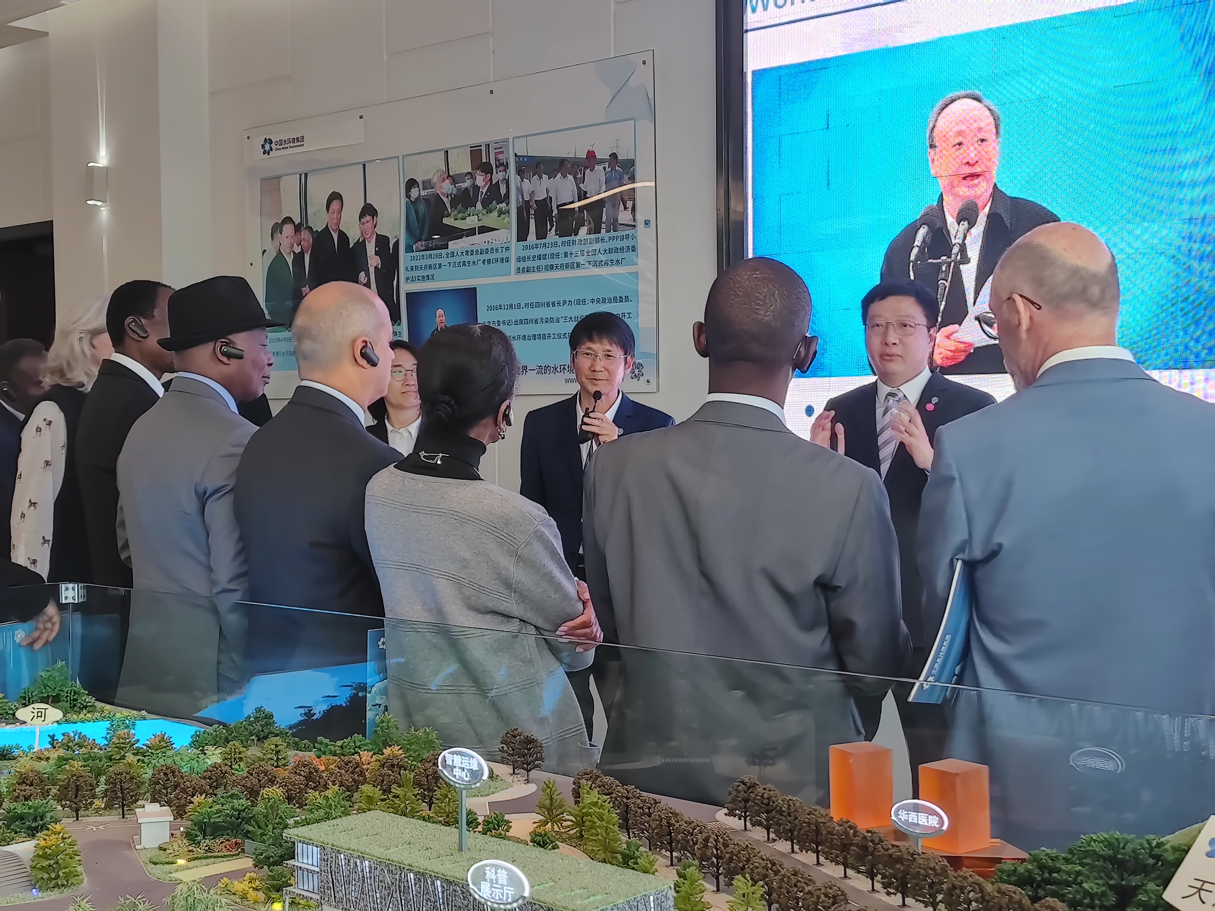 27 countries'' diplomatic missions to China visit the Tianfu Submerged Reclaimed Water Plant of the Group in Sichuan